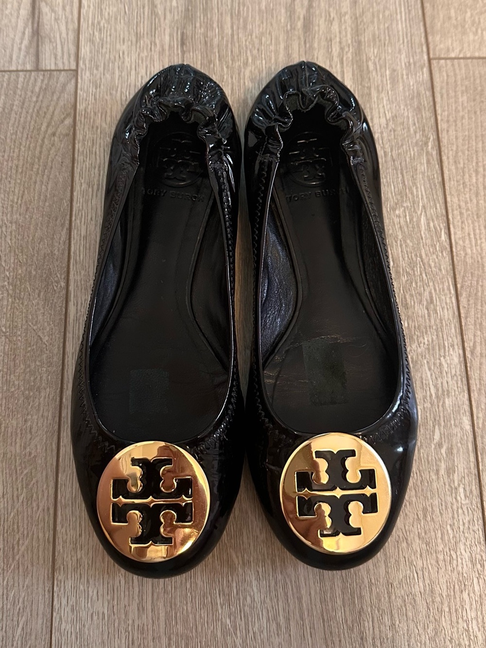 Tory Burch Black Patent Leather Ballet Flats with Gold Logo Medallion size 6.5